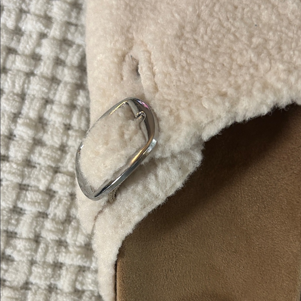 Time and Tru Beige Fleece Slippers - Picture 3 of 8
